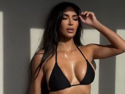 У чоловіків тісно в штанях: ця пишногруда краля робить свою справу