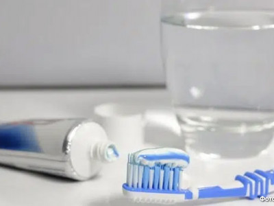 Часта помилка під час чищення зубів, через яку вони можуть жовтіти і втрачати міцність