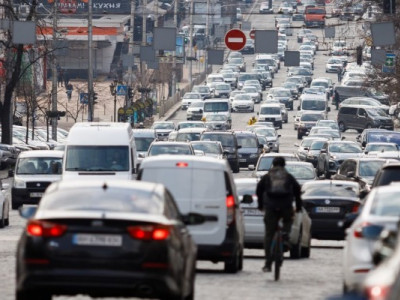 Рекордний продаж дорогих автомобілів: звідки українці беруть гроші?