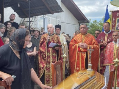 Сиротами залишилися четверо дітей: на Тернопільщині попрощалися з загиблим на Донеччині воїном з Тернопільщини