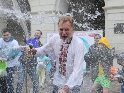 Літні відрядження Садового: витрати мера Львова шокували українців