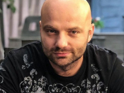 Відомий ведучий шокував, як його мама-українка підтримує війну: Виходить на мітинги за Путіна