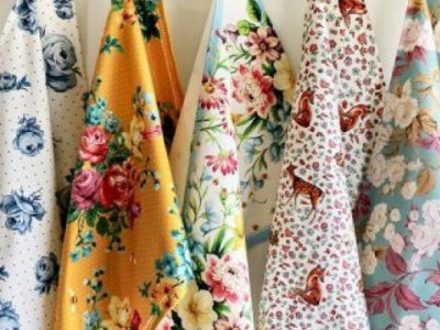 Як відіпрати кухонні рушники від жиру та неприємного запаху: прості поради