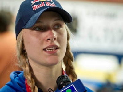 Дворазова олімпійська чемпіонка Харлан «несподівано» погодилася вийти заміж за іноземця і показала обручку