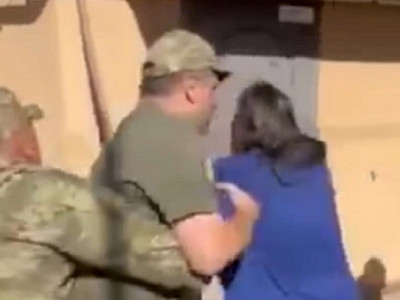 В Одесі співробітник ТЦК підняв руку на жінку, – соцмережі (відео)