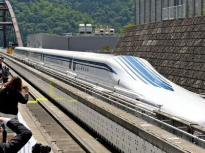 Воднева революція на рейках: CRRC представляє найшвидший екологічний поїзд у світі (фото)