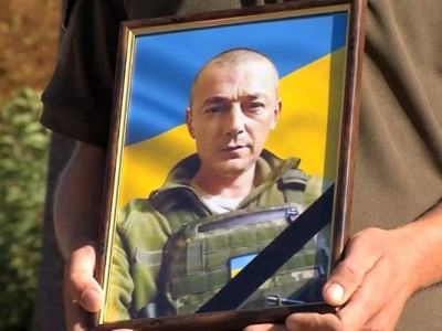 В останню земну дорогу провели військовослужбовця Валерія Комара (ВІДЕО)