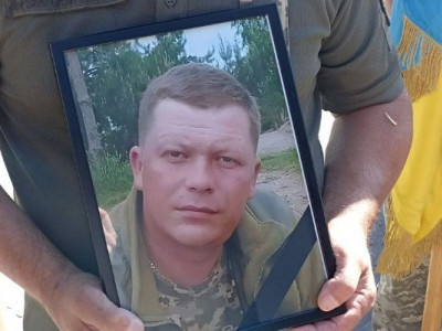 “Думав про друзів більше, ніж про себе”: попрощалися із Героєм Миколою Погорілим
