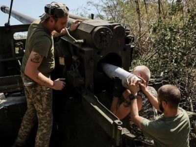 Покровськ швидко порожніє, поруч тривають важкі бої - BBC