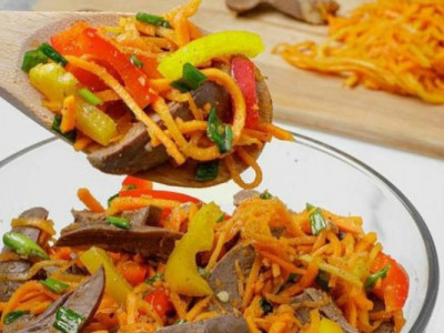 Смачний салат з сердечками