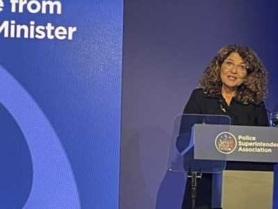 У британського міністра вкрали сумочку, доки вона міркувала про крадіжки