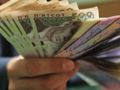 Середня зарплата чиновників в Україні перевищила 55 тис. грн: де найбільше платять