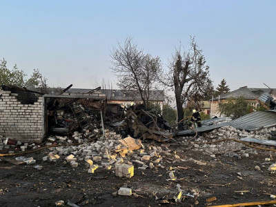 Зруйновані гаражі та пожежі: у ДСНС показали наслідки нічних ударів по Харкову і передмістю (Фото)
