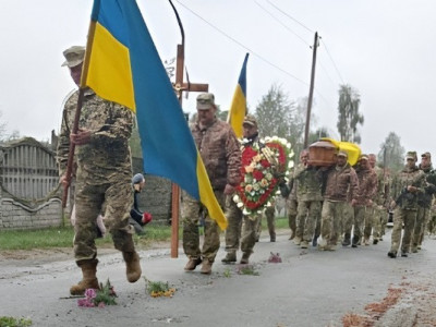 Плакала навіть природа: українціпрощалися із загиблим командиром