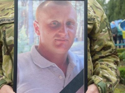 Батька втратили троє дітей: Україна провела у вічність Героя Олексія Дідича