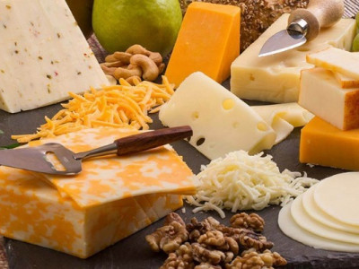 Як не купити фальшивий сир: простий тест у магазині