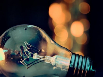 З жовтня тариф на світло змінився: скільки українці зможуть заощадити