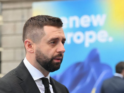 Арахамія заявив, що фракція Слуга народу готова піти на фронт за однієї умови