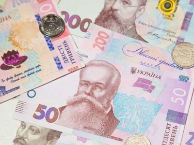 Українці за кордоном можуть оформити або відновити виплату пенсії: як це зробити
