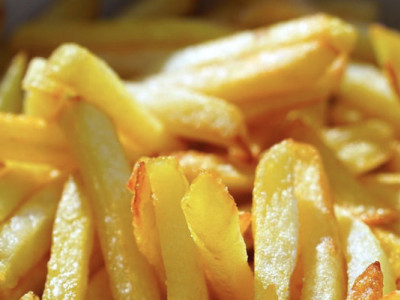 Як зробити, щоб смажена картопля хрустіла, а не перетворилася на кашу