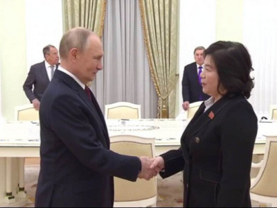 Путін прийняв главу МЗС КНДР, яка назвала «священною» війну Росії проти України