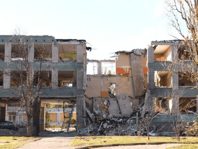 Мільйони - своїм: як у Херсоні протягують будівництва шкіл попри протести місцевих