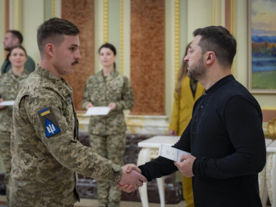 Президент Зеленський подарував квартиру військовому льотчику з Кременчука Вадиму Ворошилову