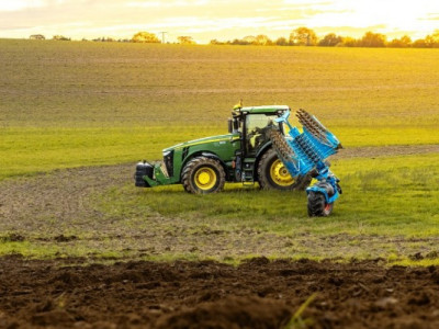 Битва плугів на полі: хто перемагає — LEMKEN EURO DIAMANT чи KUHN XT?