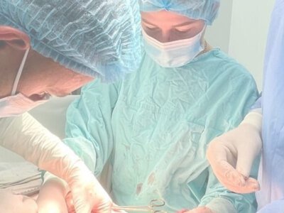 Волинські лікарі показали “знахідки” , вилучені під час операцій