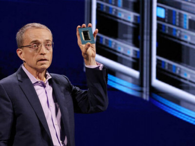 Intel змінила керівництво та все одно котиться у прірву