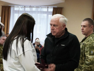 Родинам загиблих конотопських героїв передали державні нагороди