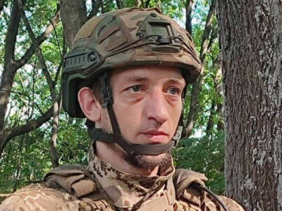 Воїн, який вступив у жорсткий рукопашний бій з окупантом, – це десантник Дмитро Масловський “Кобра”