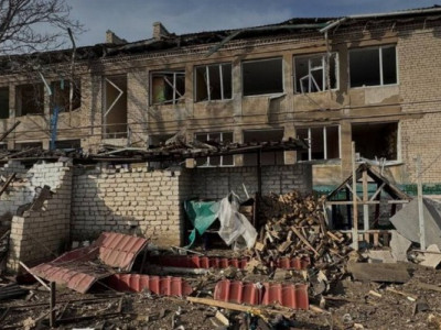 росія скинула КАБи на дитячий садок та підприємство в Херсоні: кількість поранених зростає (фото, відео)