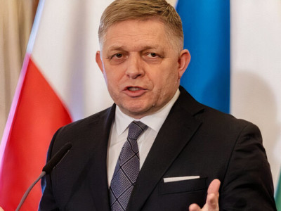 Ніби кличе випити пива. У Словаччині обурилися тим, як Зеленський запросив Фіцо в Київ