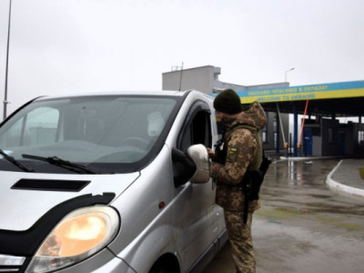 Стало відомо, скільки українців втекли за кордон