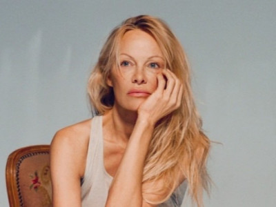 57-річна Памела Андерсон знялась для глянцю в зухвало-відвертих образах