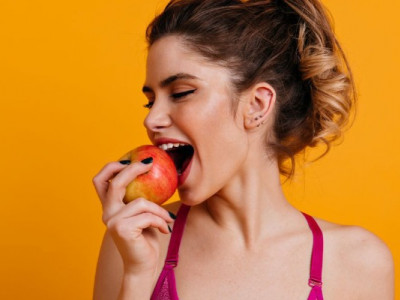 Що буде з організмом, якщо щодня їсти яблука: любителям фрукта на замітку