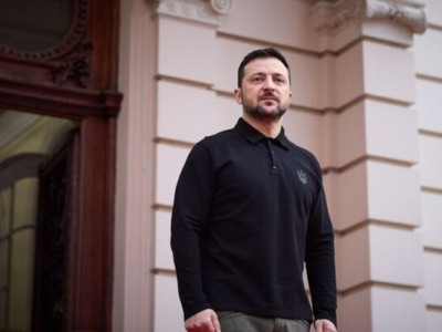 “Припини лизати дупу Путіну”: Зеленський відповів Такеру Карлсону, який назвав його “диктатором”