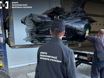 Суд повернув підсанкційному контрабандисту вилучену БЕБ сигаретну лінію з нелегального виробництва
