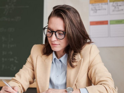 Ганьба владі: що відомо про мізерні доплати вчителям?