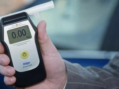 Поліція більше не зможе перевіряти на алкоголь деяких водіїв
