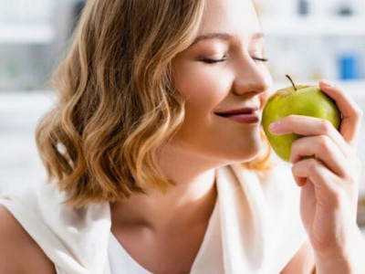 Лікарі розповіли, чому не можна їсти забагато яблук