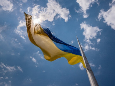 Паплюжила український прапор: яке покарання чекає на жінку