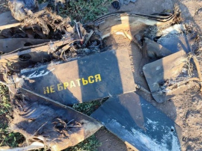 У Чернігові безпілотниками «Гербера» атаковано два підприємства: пошкоджено громадський транспорт, автіки та будинки