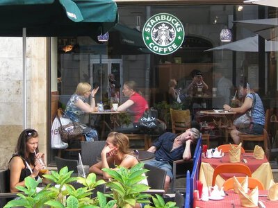 Житель Каліфорнії відсудив у Starbucks 50 мільйонів доларів через опіки від чаю