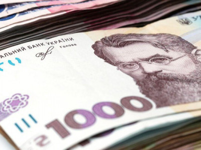 Поставили неякісне взуття медикам: Перед судом постане директор фірми