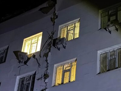 росіяни поцілили у дві лікарні на Сумщині та багатоквартирний будинок: наслідки