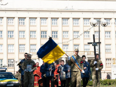  Залишилися дружина і доньки: поховали військового 