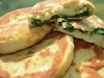 Пиріжки з зеленою цибулею і яйцем: простий рецепт