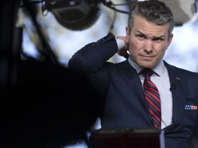 Гегсет накинувся зі звинуваченнями на журналіста, якого додали до таємного чату